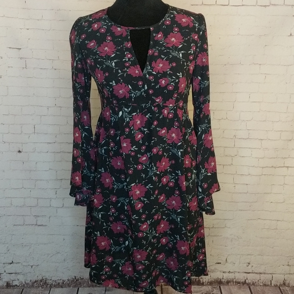 AMERICAN EAGLE Floral Dress Bell Flutter Sleeved